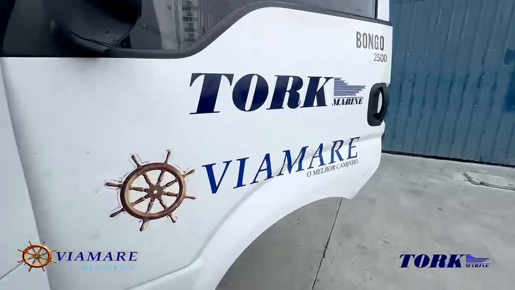 Veículo Viamare com identidade Tork Marine – frota para atendimento técnico