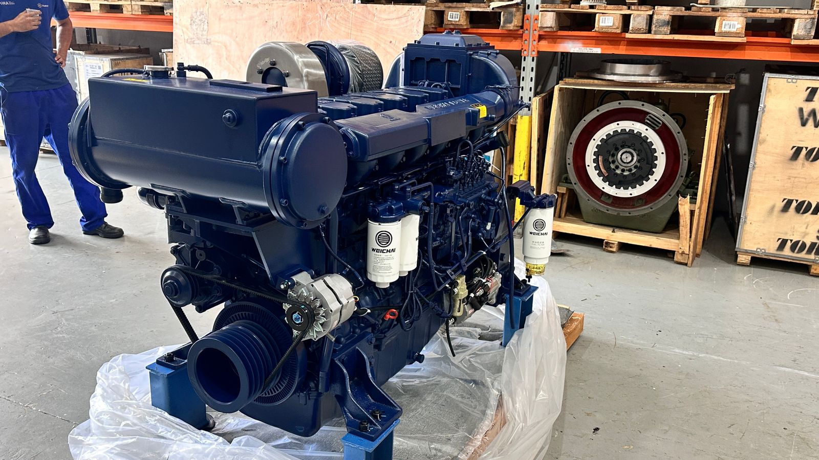 Equipamento marítimo diesel em operação Viamare