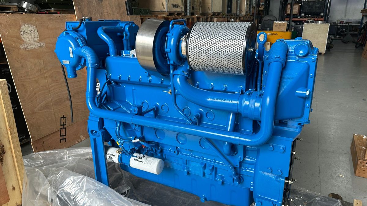 Motor marítimo azul de alta potência – Viamare Itajaí